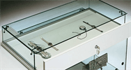 Bild 2 Bordsmonter, display med låda för smycken ur guld